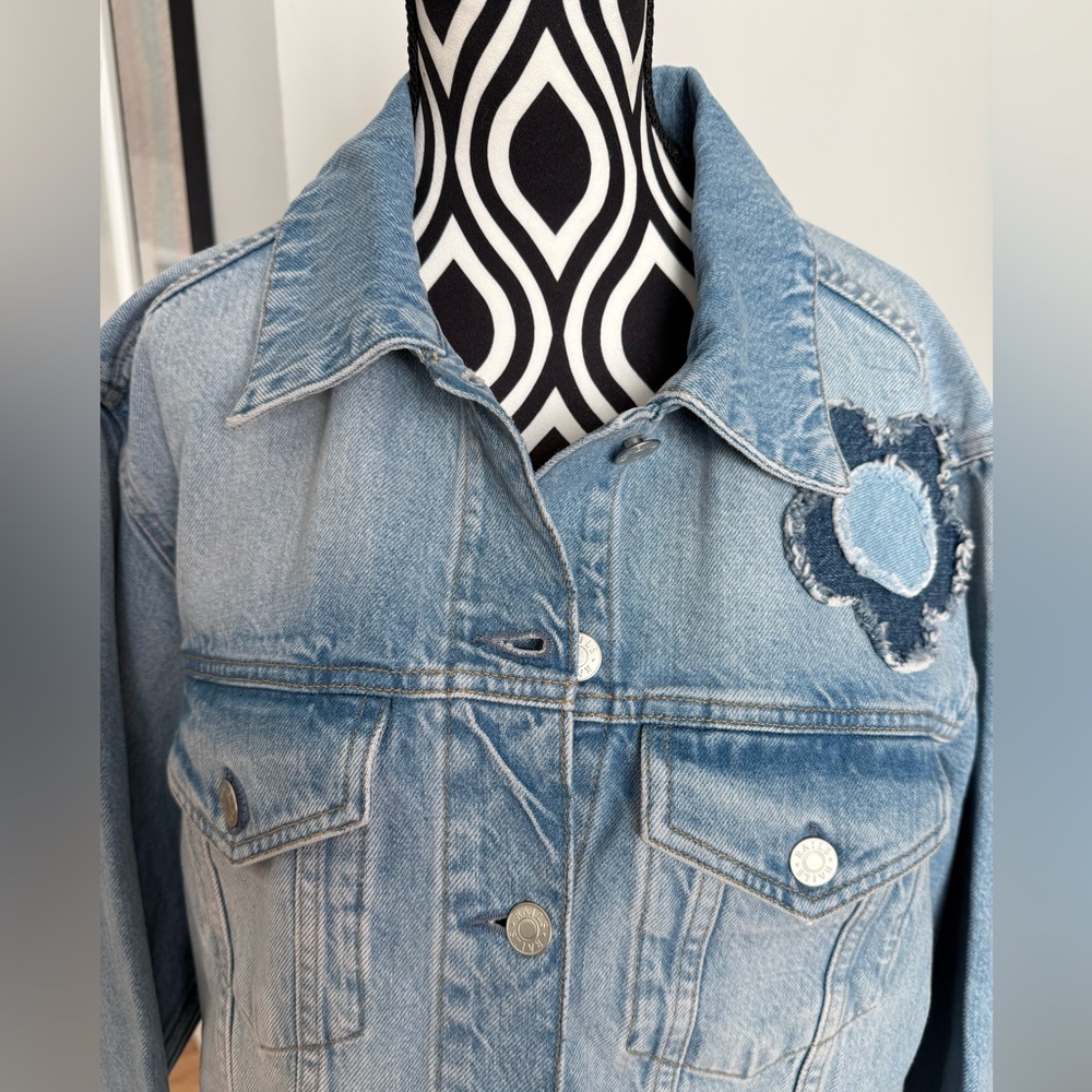 NWT Rails Grove Boyfriend Trucker Jacket in Indigo Bloom Boho 100% Cotton HP ๐๐ฅณ - Picture 8 of 16